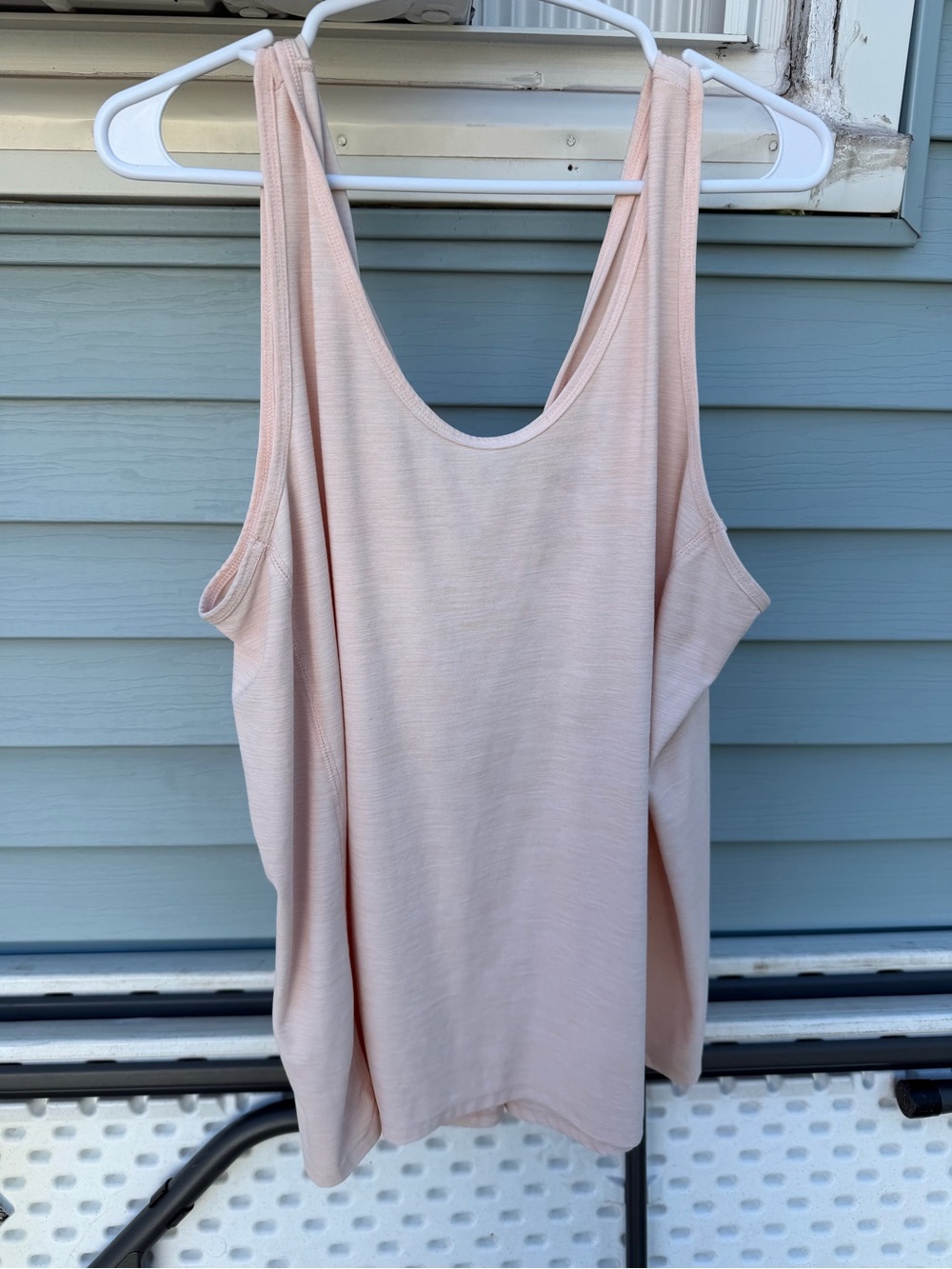 Women’s Sleeveless Scoop Neck Tank Top - Blush Pink